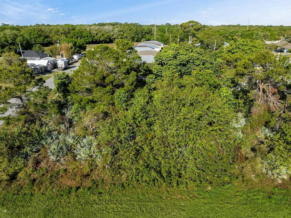 Photo of 1505 4th Avenue SW, Vero Beach, FL 32962 (MLS # O6432093)