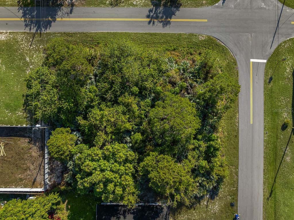 Photo of 1505 4th Avenue SW, Vero Beach, FL 32962 (MLS # O6432093)