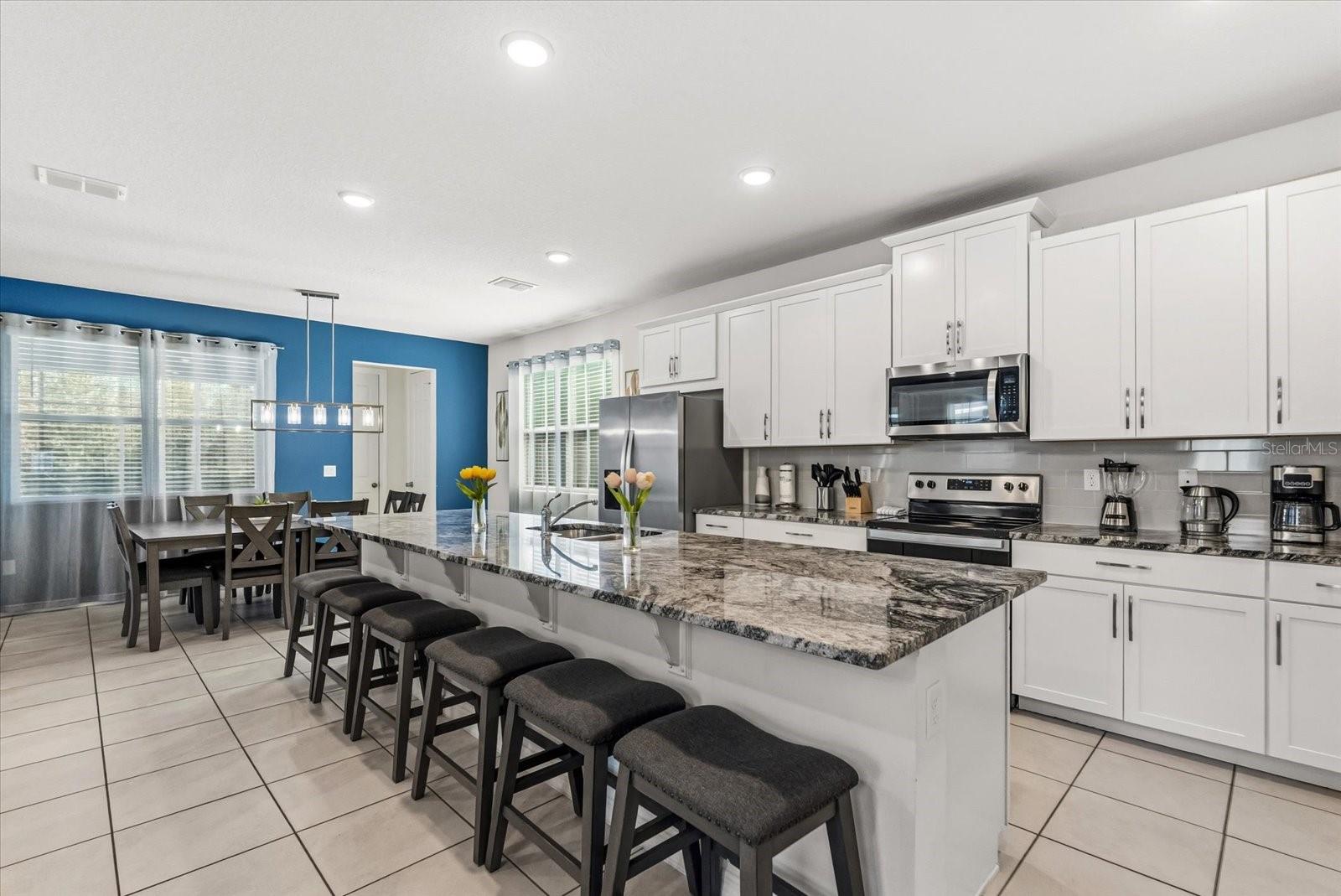 2009 TROPICAL PALMS CIRCLE