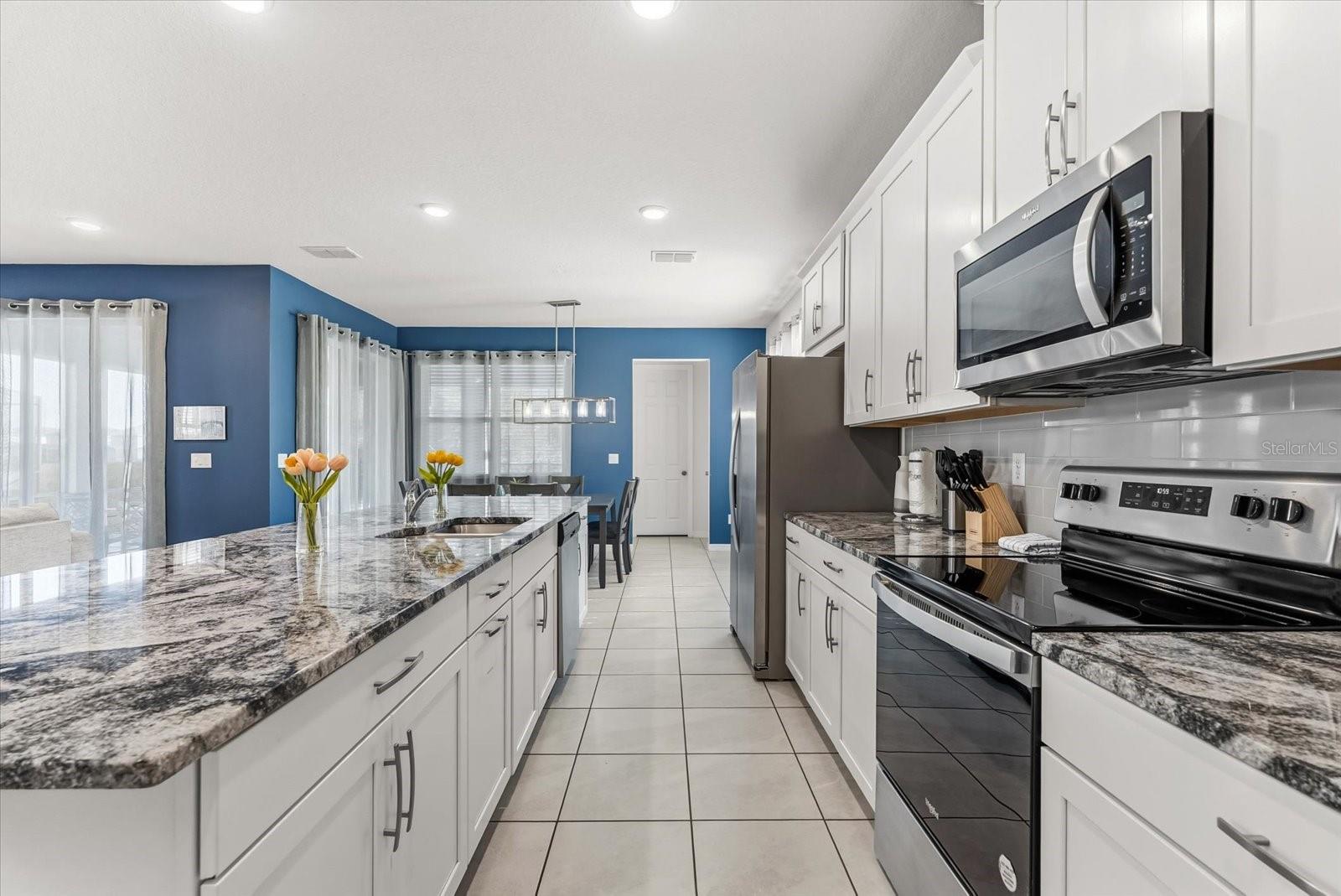 2009 TROPICAL PALMS CIRCLE