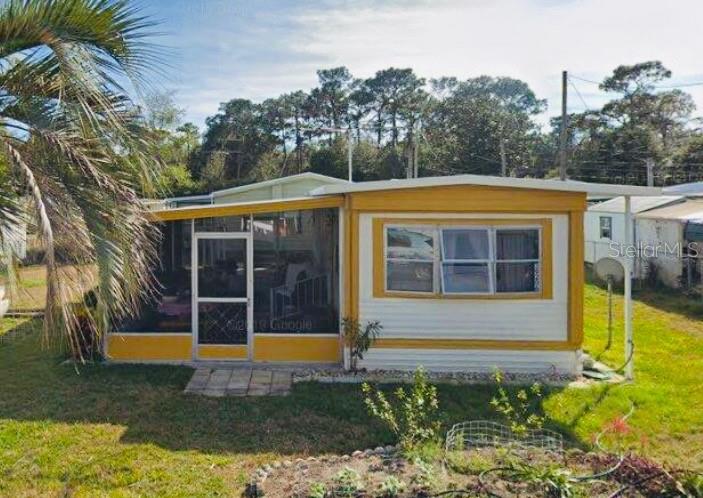 Fixer-Upper in 55+ Community - 2 bedroom, 1 bath Singlewide in Zephyrhills. This cozy singlwide mobile home features 2 badrooms and 1 bath, and is a perfect fixer-upper just waitng for your updates. Located in a friendly 55+ community, it offers a peaceful atmosphere and easy acccess to local shopping, dining, and recreation. Bring your ideas and make it your own!