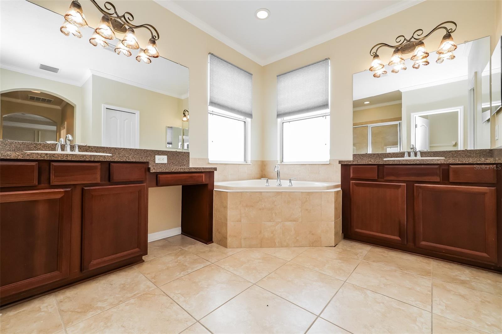 LOT 24 BLOCK 27 - Residential