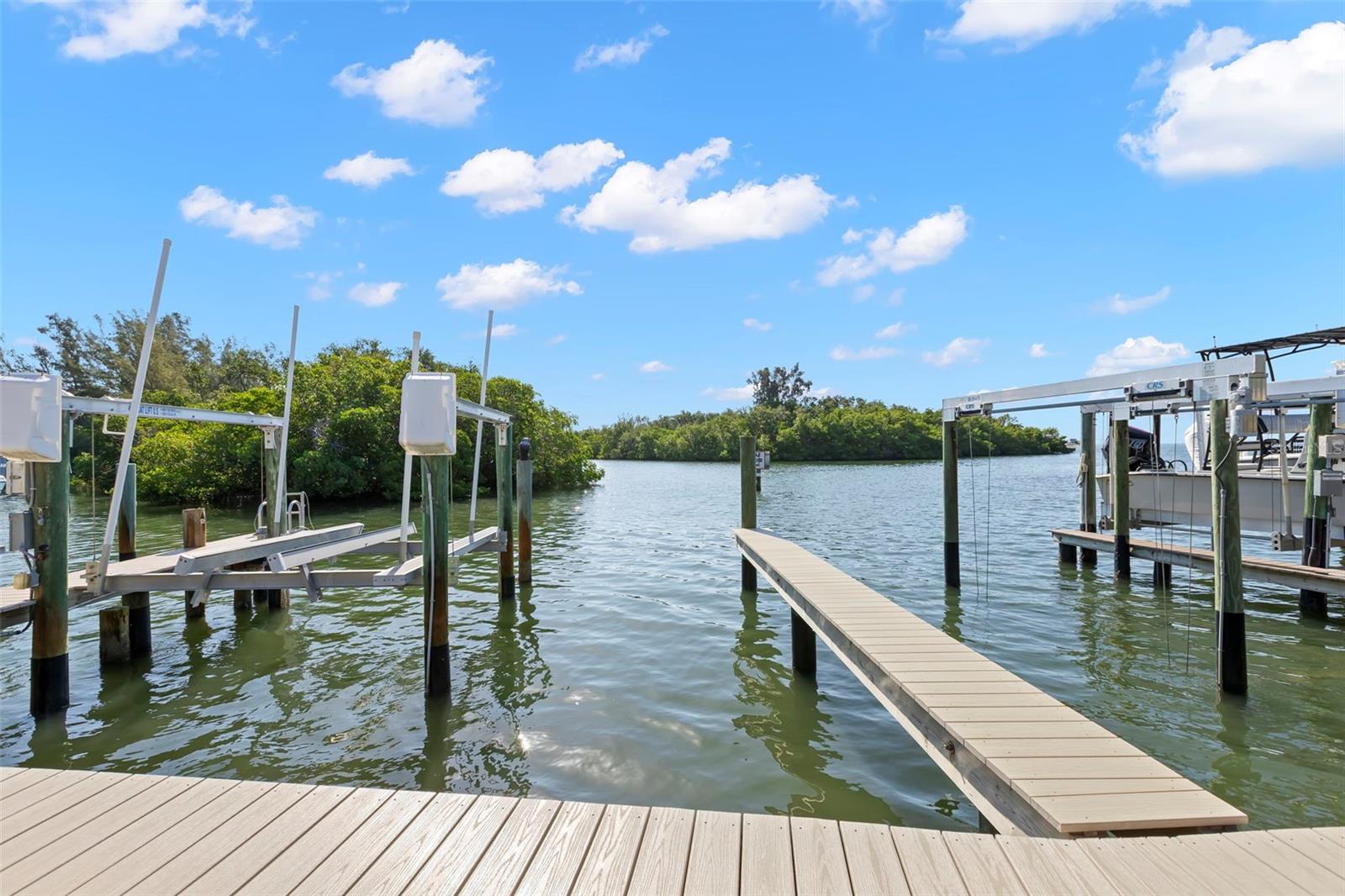 1375 PINELLAS BAYWAY S 25