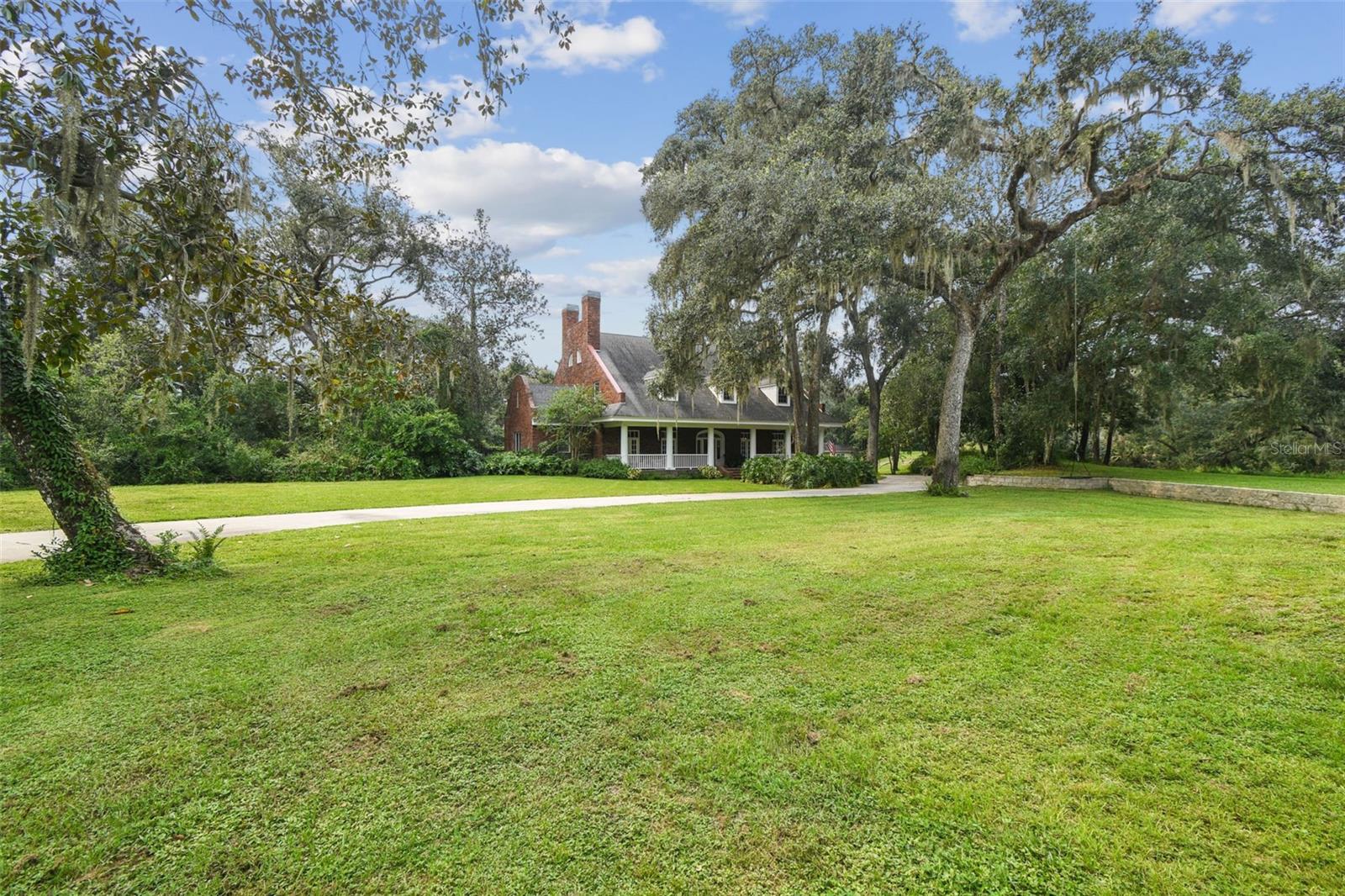 2906 PEMBERTON CREEK DRIVE