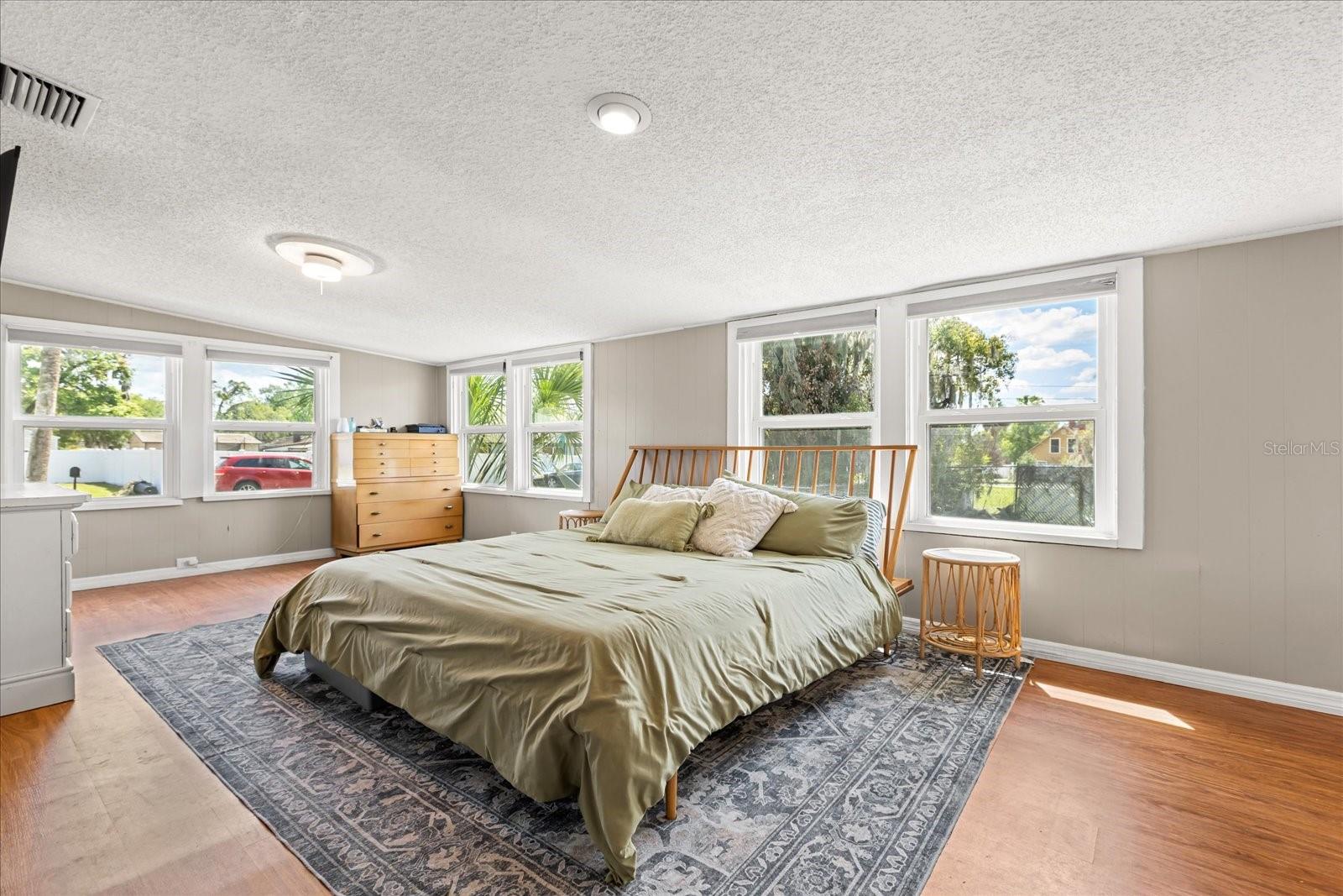 TANGERINE - Residential