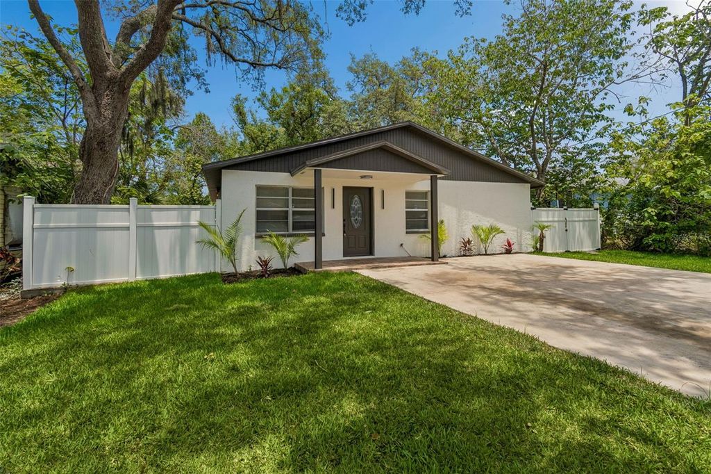 Photo of 1105 W Yukon Street, Tampa, FL 33604 (MLS # TB8508593)