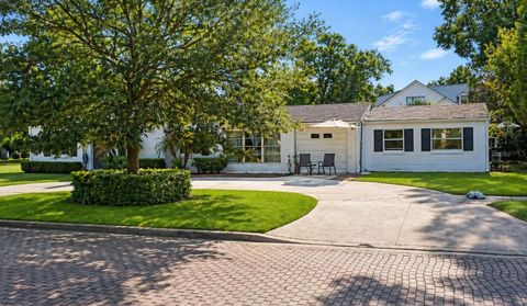 Photo of 1900 Winter Park Road, Winter Park, FL 32789 (MLS # O6402566)