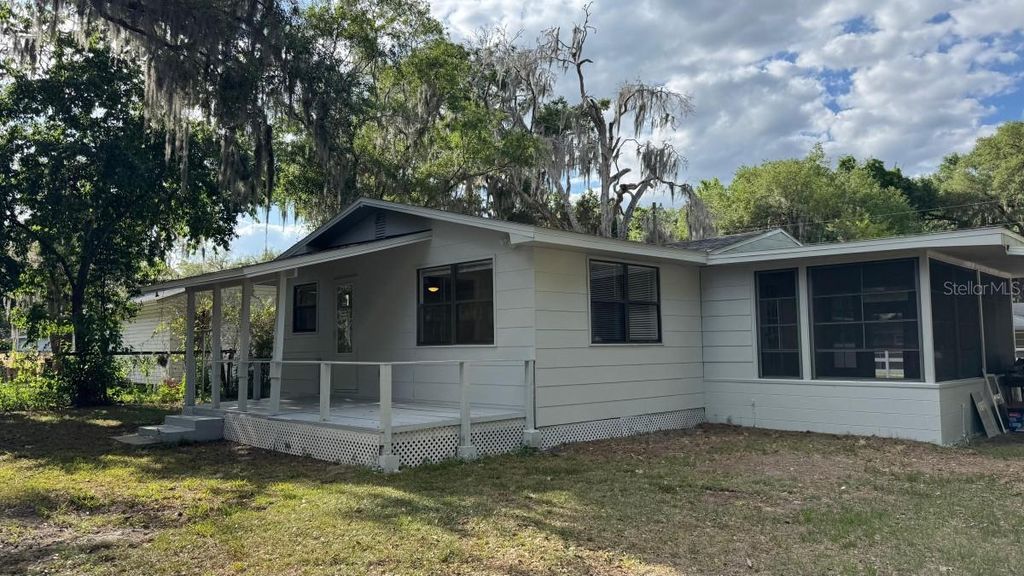 Photo of 1051 Cr 464, Lake Panasoffkee, FL 33538 (MLS # A4692402)