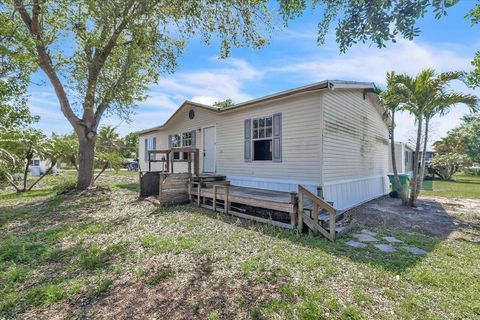 1425 HICKORY AVENUE PUNTA GORDA FL 33950
