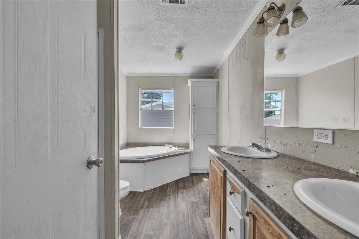 PINECREST - Residential