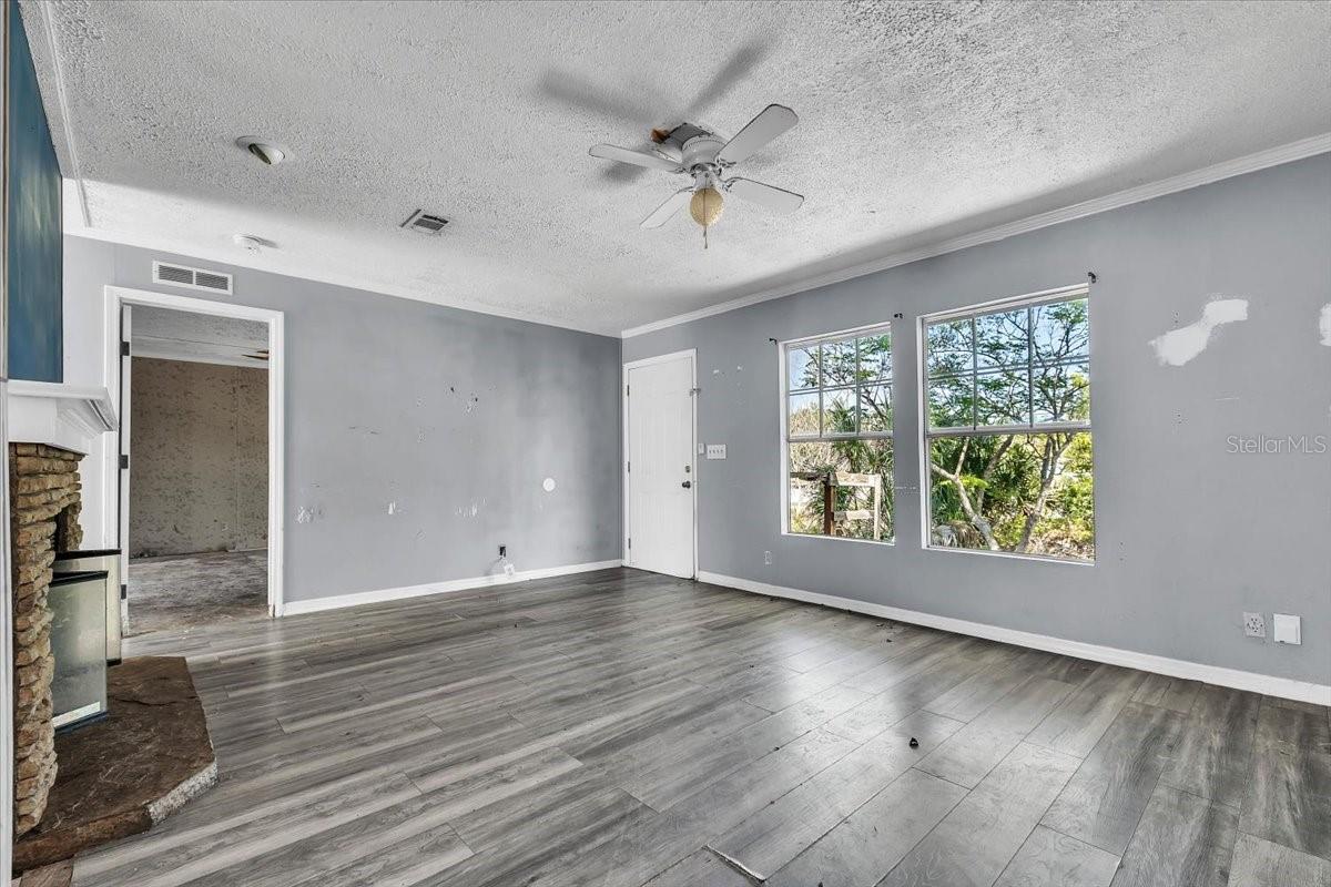 PINECREST - Residential