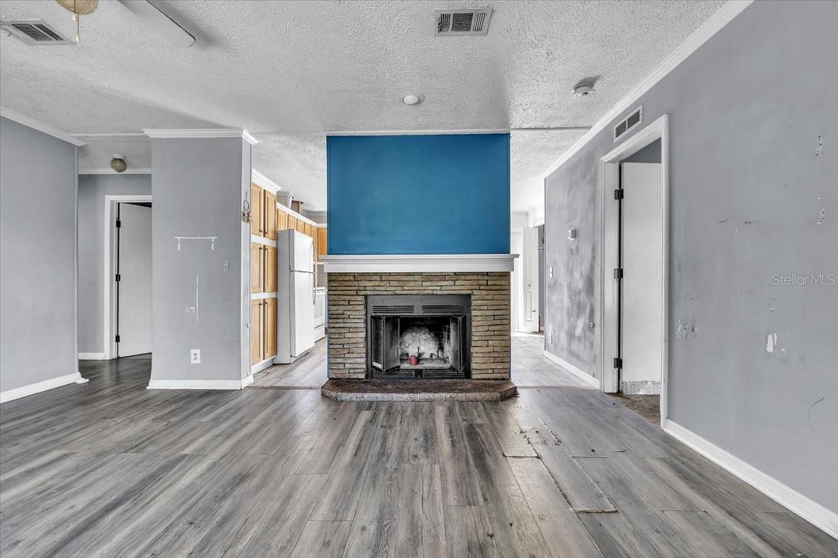 PINECREST - Residential