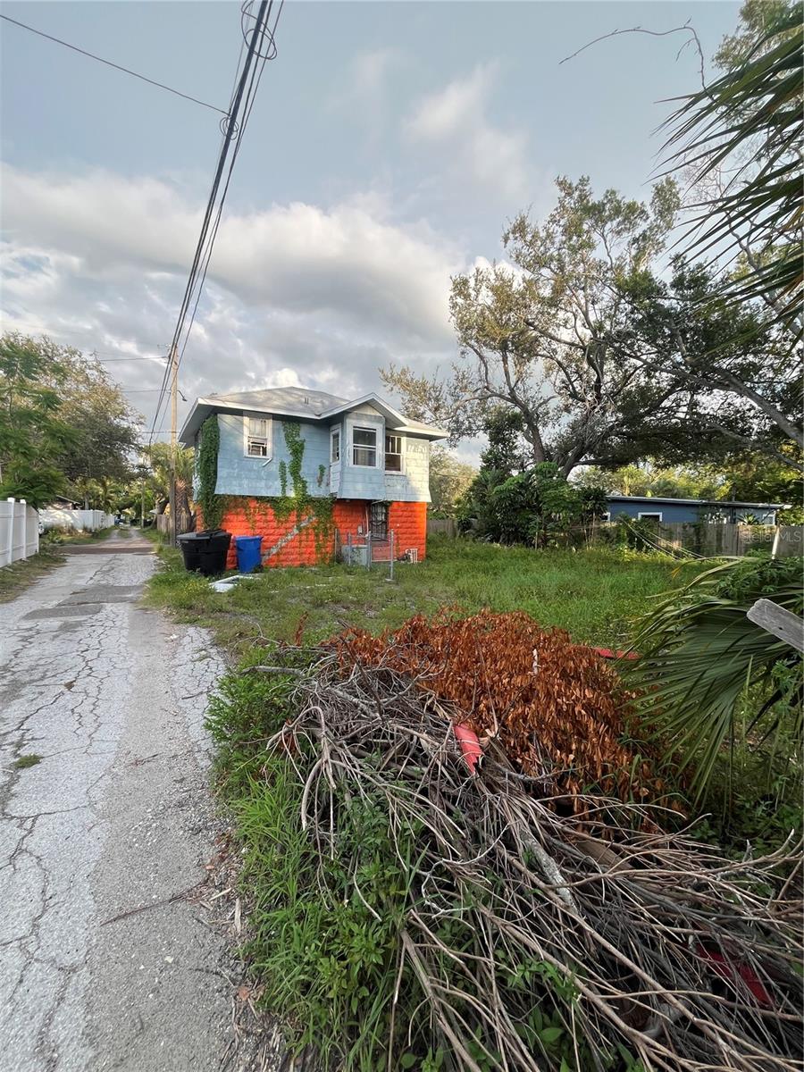 212 48TH STREET N