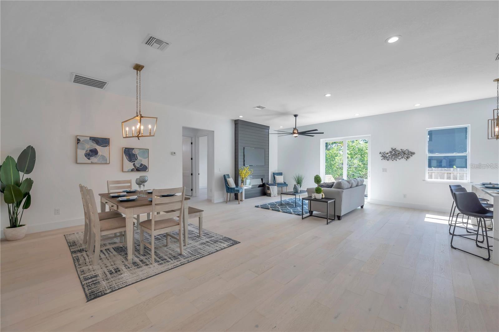 MANHATTAN MANOR REV - Residential