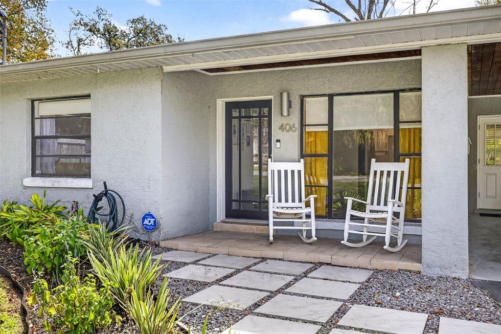 Photo of 406 W Flora Street, Tampa, FL 33604 (MLS # TB8483917)