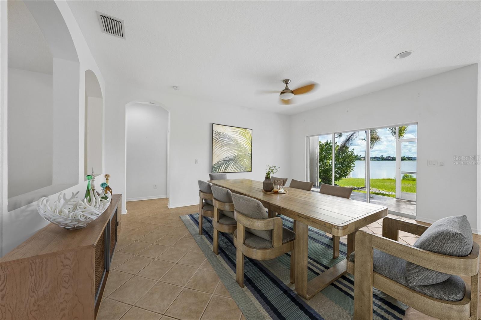1810 MIRA LAGO CIRCLE