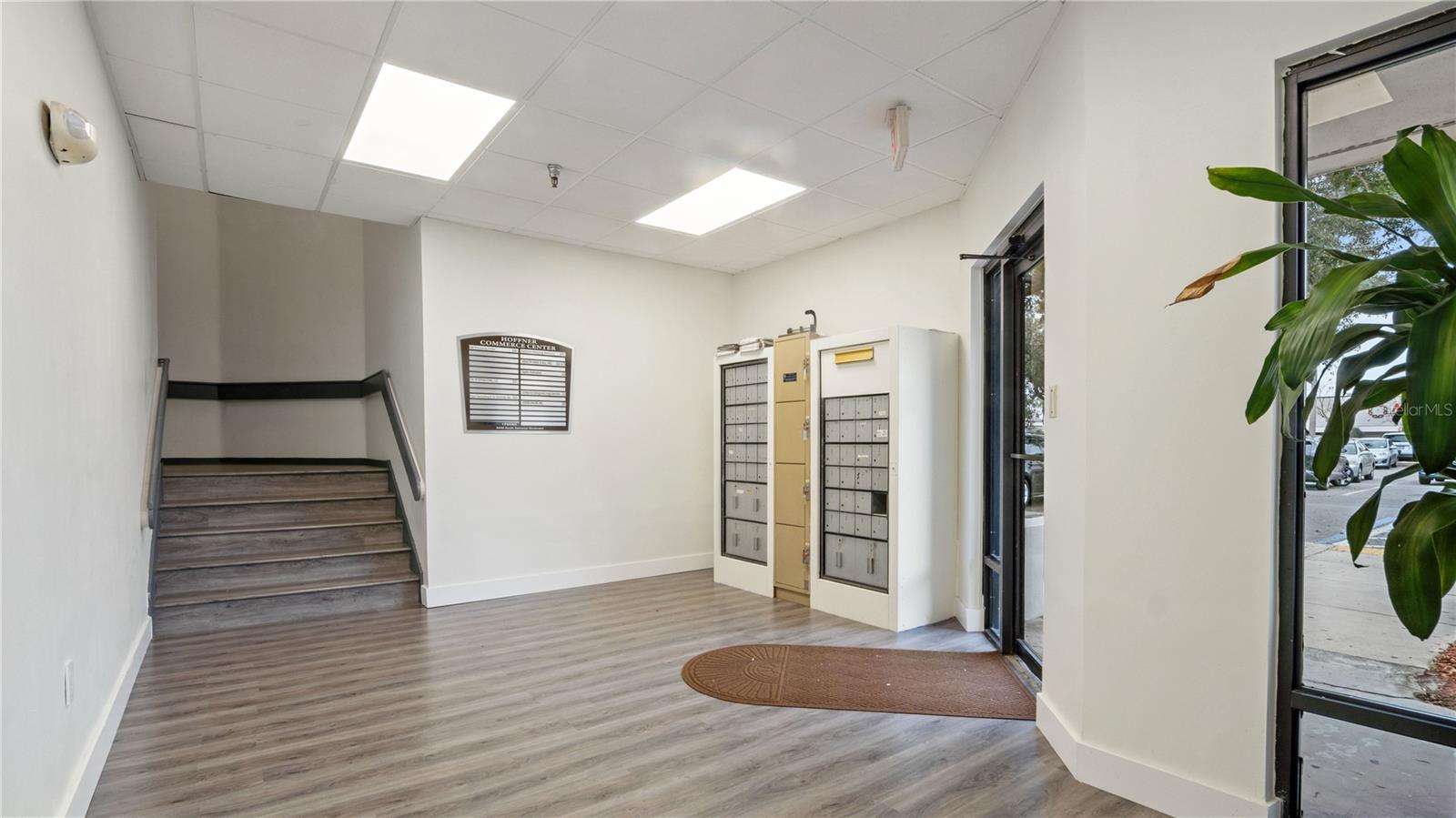 HOFFNER COMMERCE CENTER - Commercial Lease