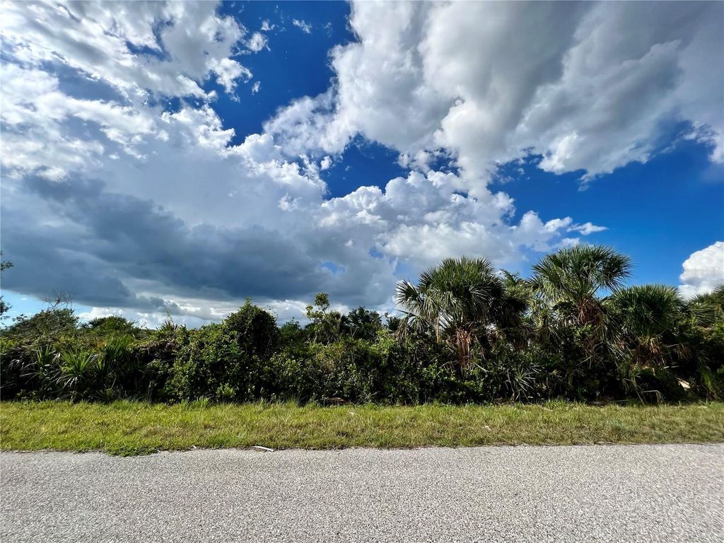 Photo of 14298 Montmarte Avenue, Port Charlotte, FL 33981 (MLS # C7515180)