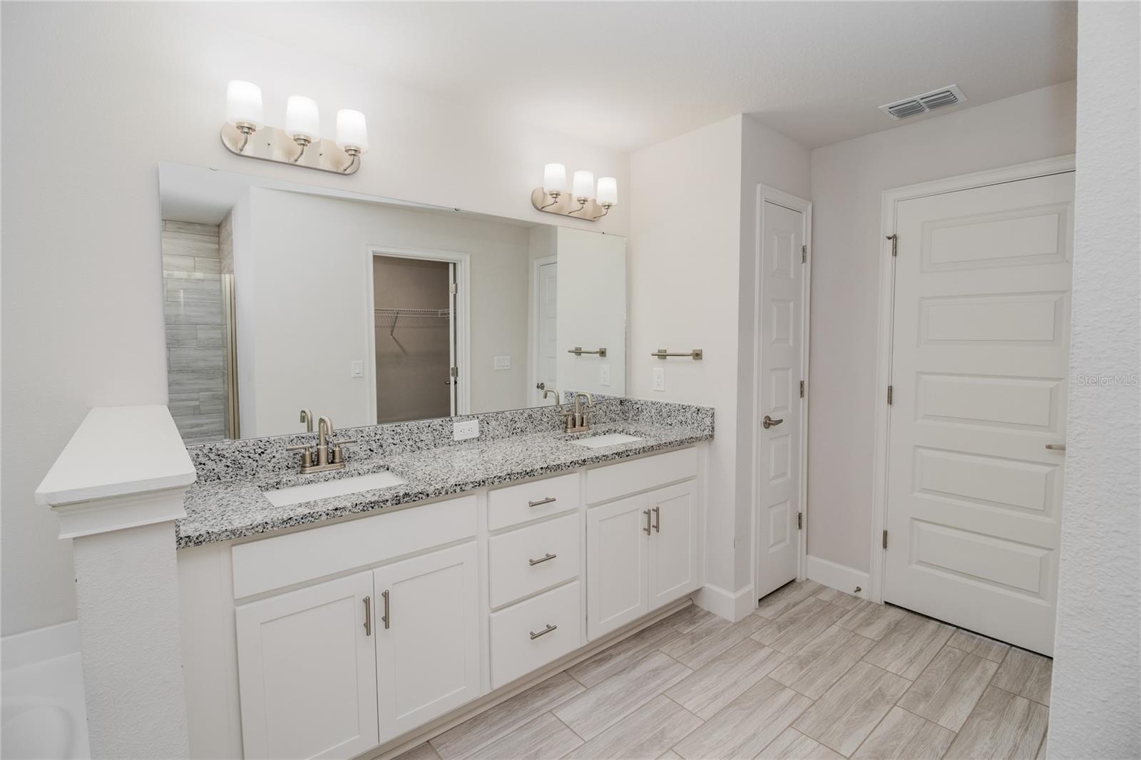 LAKE JULIANA ESTATES - Residential Lease