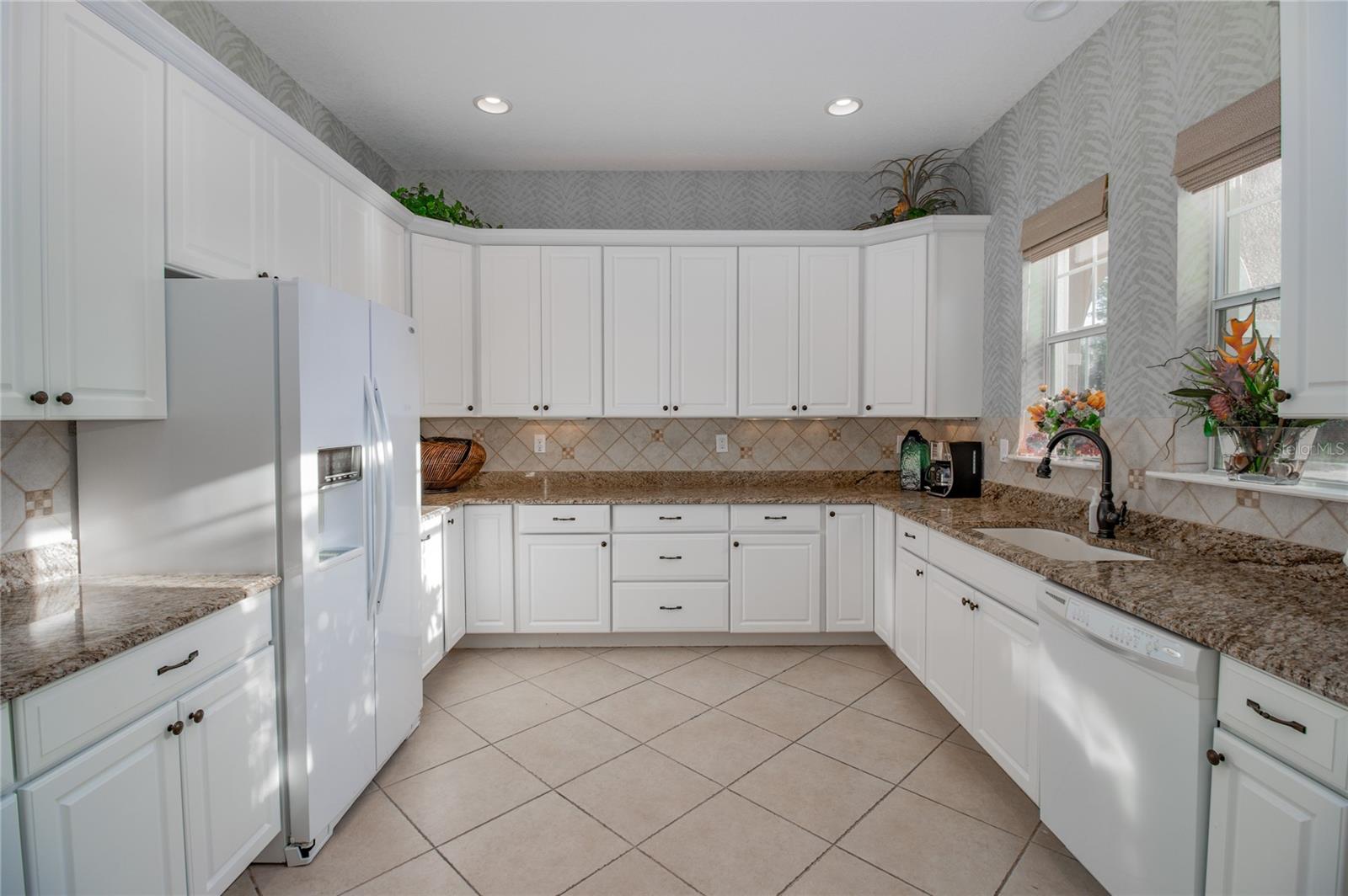 LAKE JULIANA ESTATES - Residential Lease