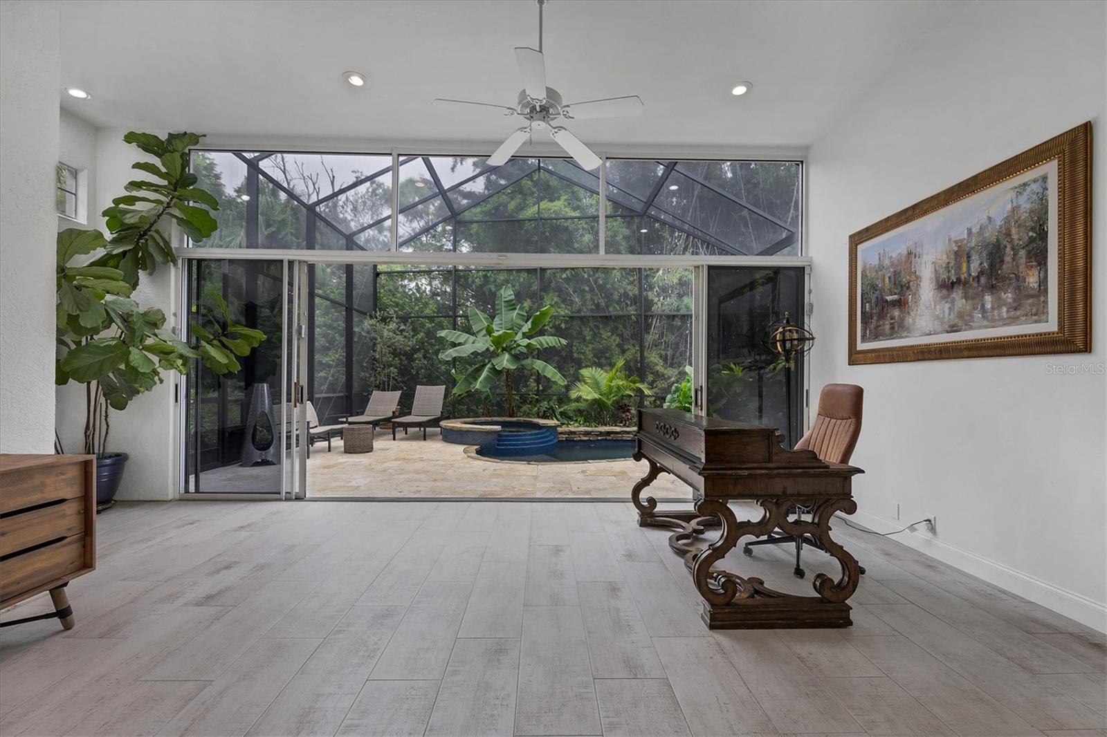 UNIVERSITY PARK COUNTRY CLUB - Residential