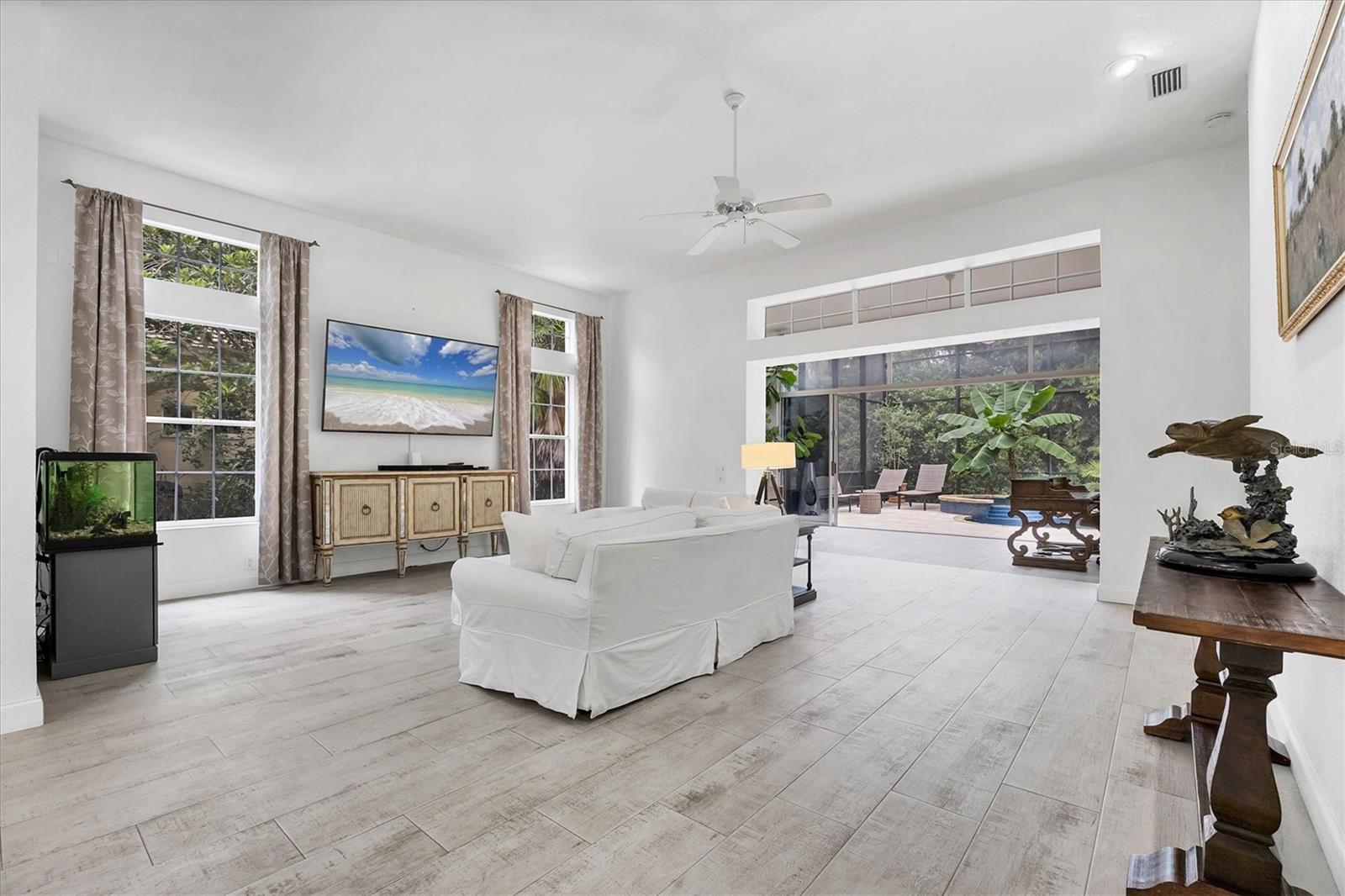 UNIVERSITY PARK COUNTRY CLUB - Residential