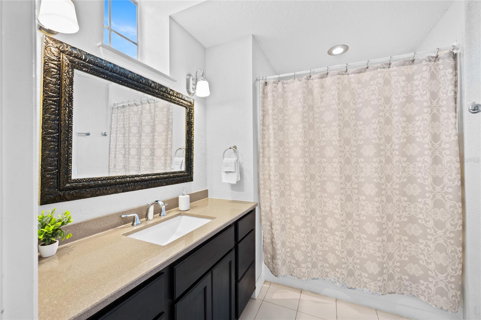 BARCLAY PLACE A CONDOMINIUM - Residential