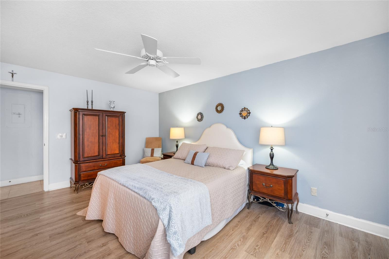 BARCLAY PLACE A CONDOMINIUM - Residential