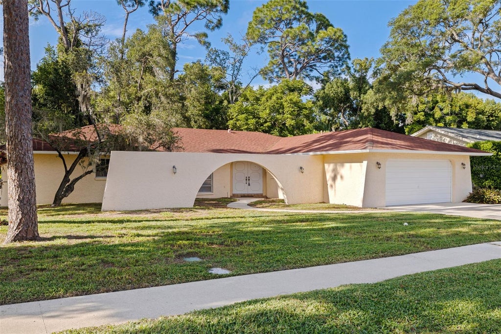 Photo of 1374 Indian Trail N, Palm Harbor, FL 34683 (MLS # TB8544466)