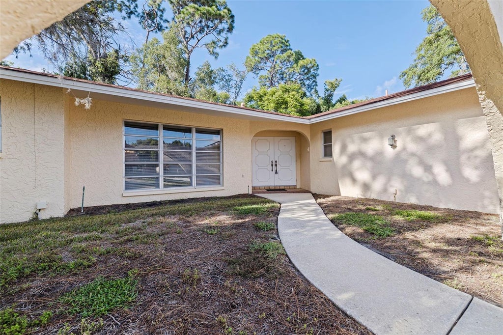 Photo of 1374 Indian Trail N, Palm Harbor, FL 34683 (MLS # TB8544466)