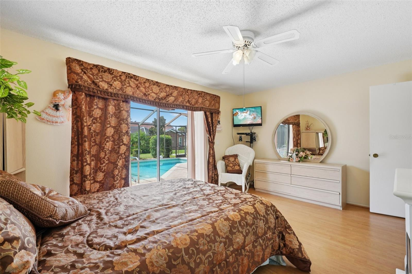 FAIRWAY OAKS - Residential