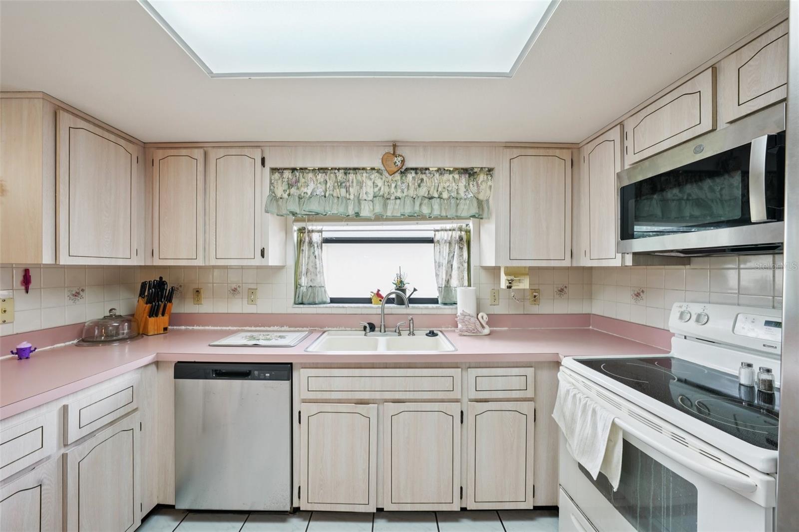 FAIRWAY OAKS - Residential