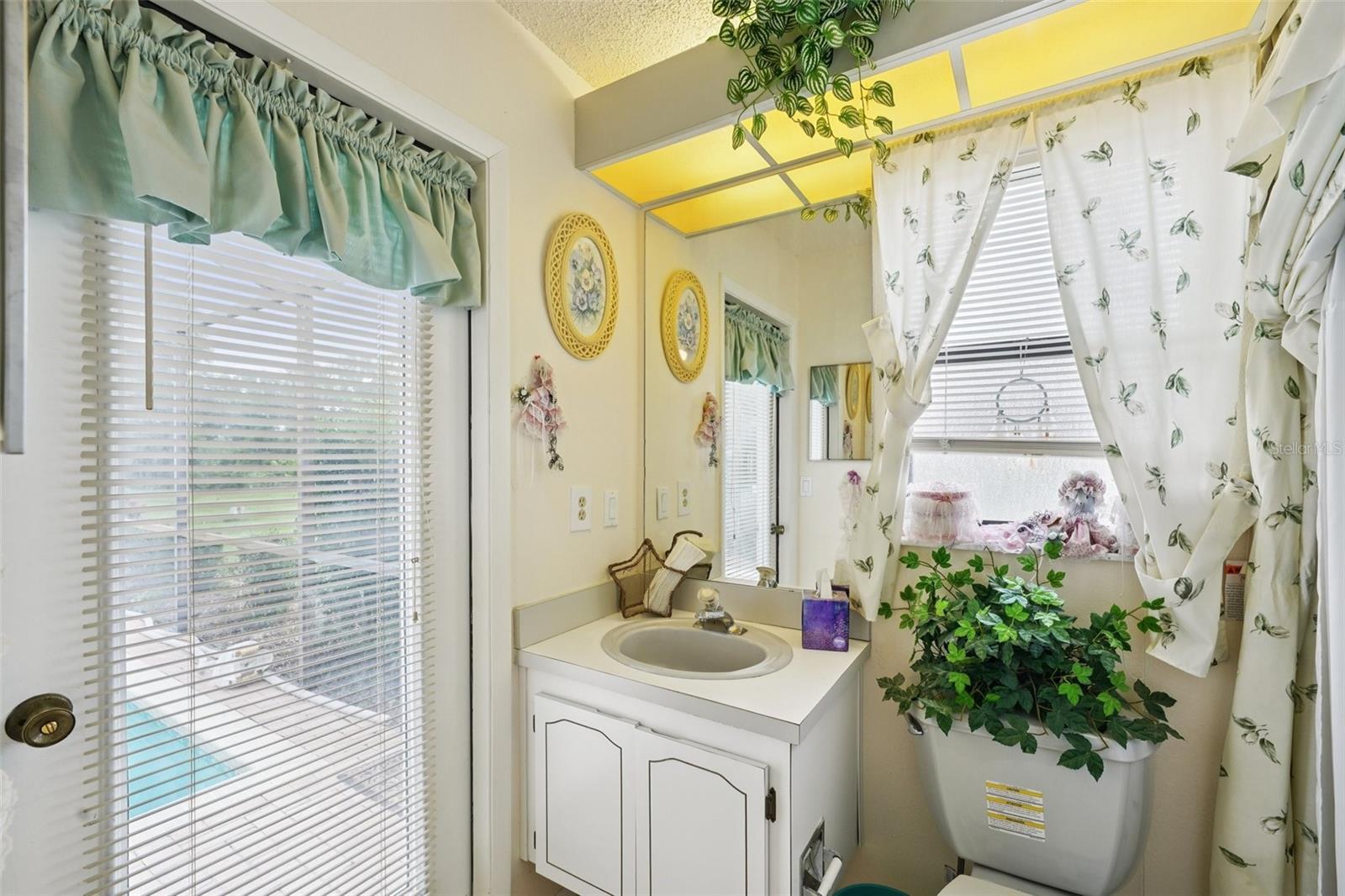 FAIRWAY OAKS - Residential