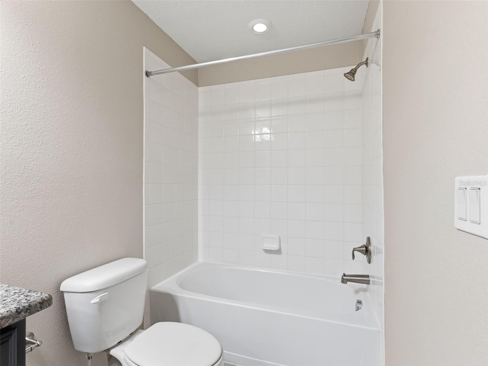 HIDDEN OAKS TWNHMS - Residential Lease