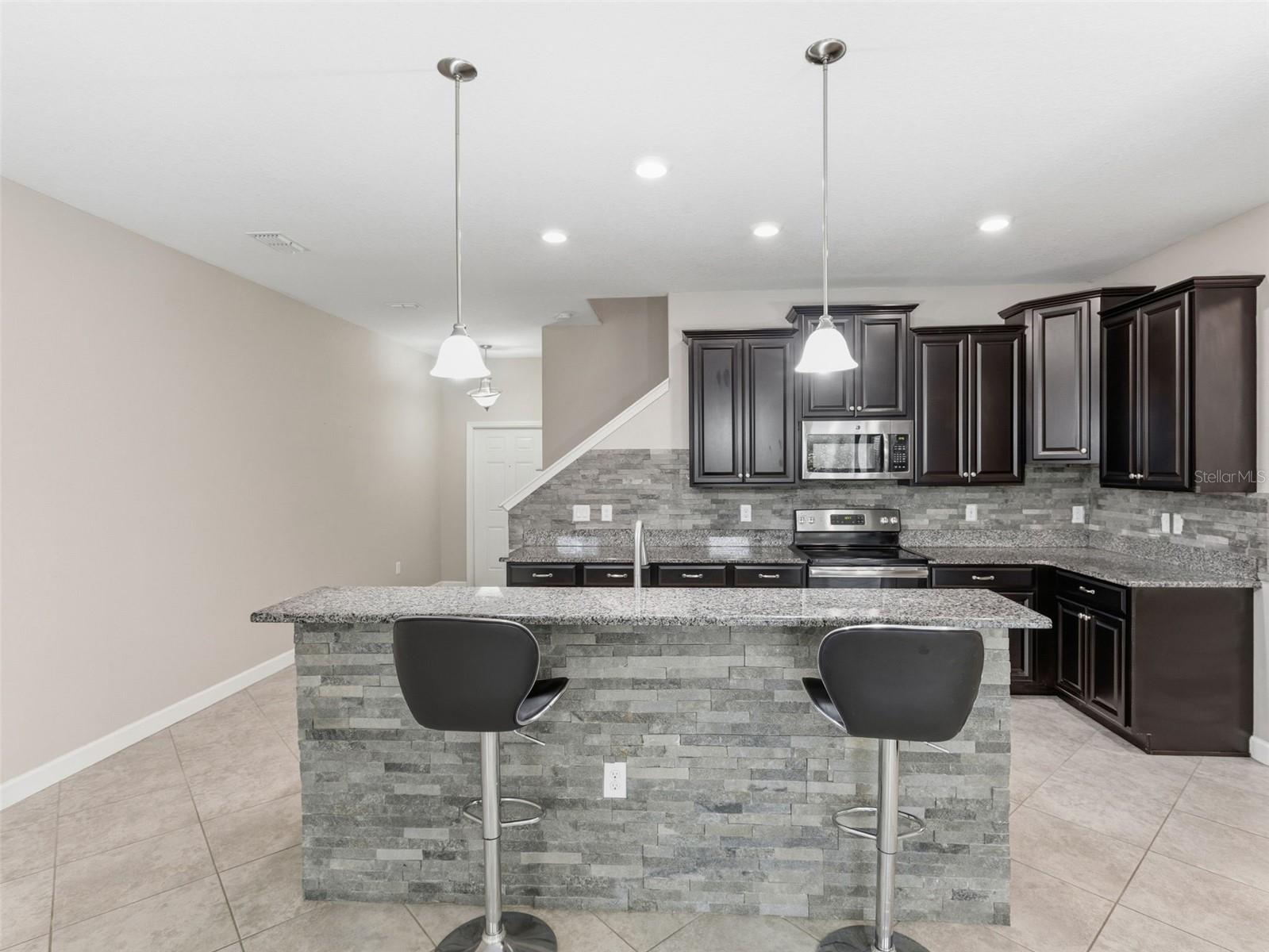 HIDDEN OAKS TWNHMS - Residential Lease