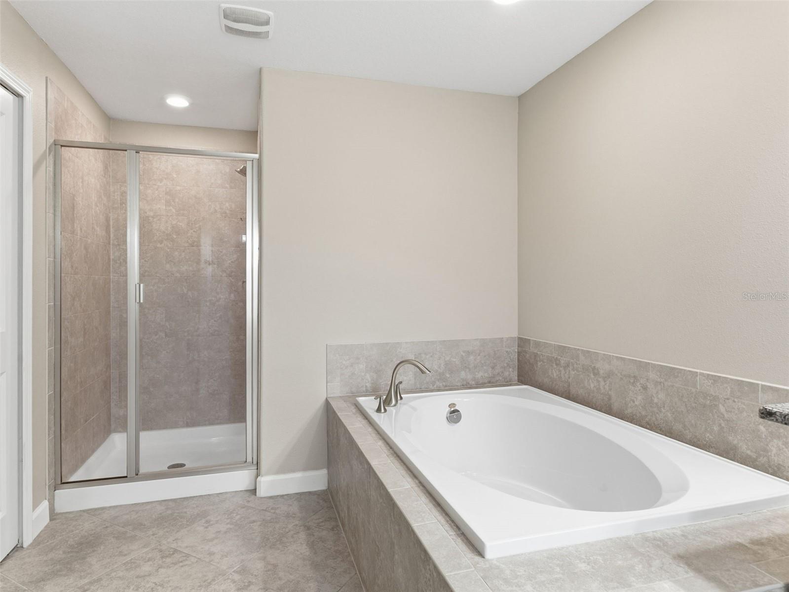 HIDDEN OAKS TWNHMS - Residential Lease