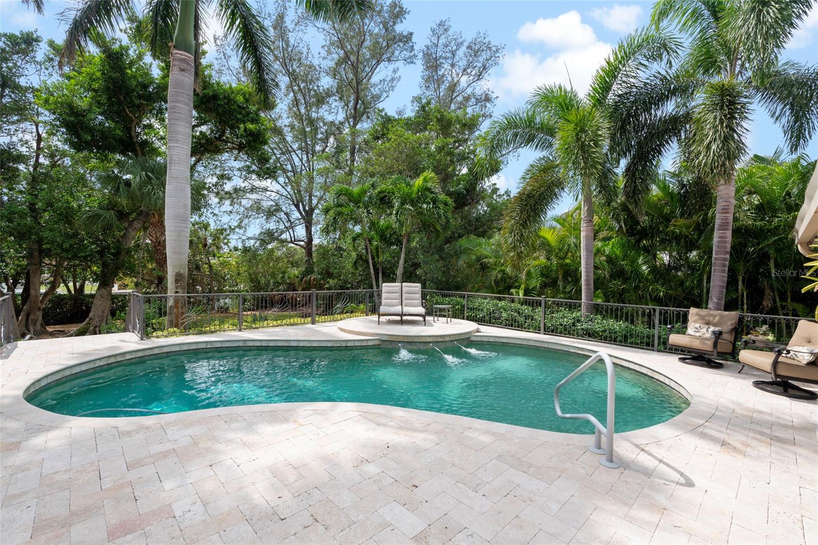 DREAM ISLAND - Residential