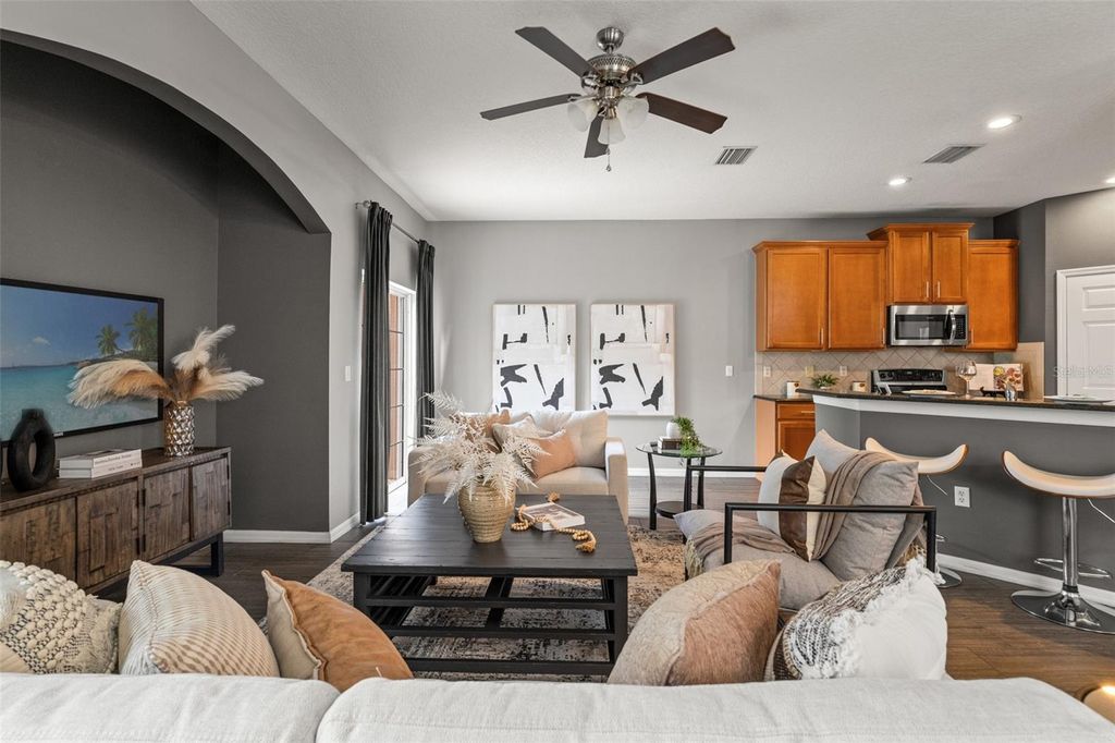 Photo of 554 52nd Avenue N, St Petersburg, FL 33703 (MLS # TB8446868)