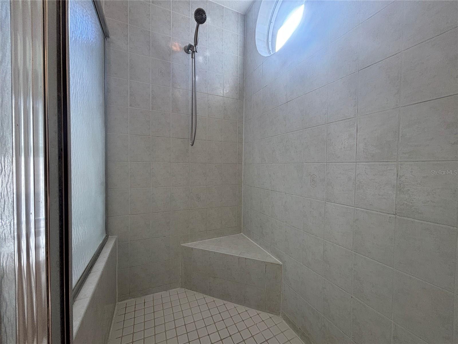 RESERVE AT LAKE TARPON THE - Residential Lease