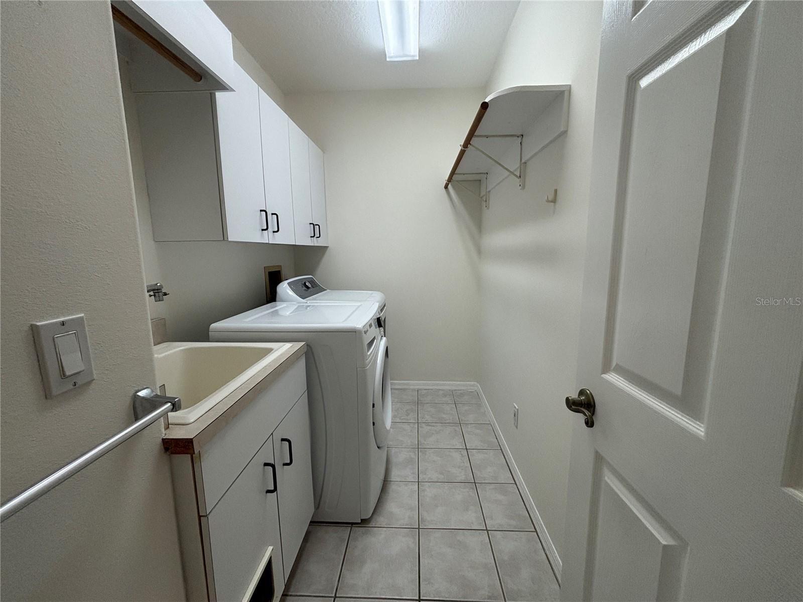 RESERVE AT LAKE TARPON THE - Residential Lease