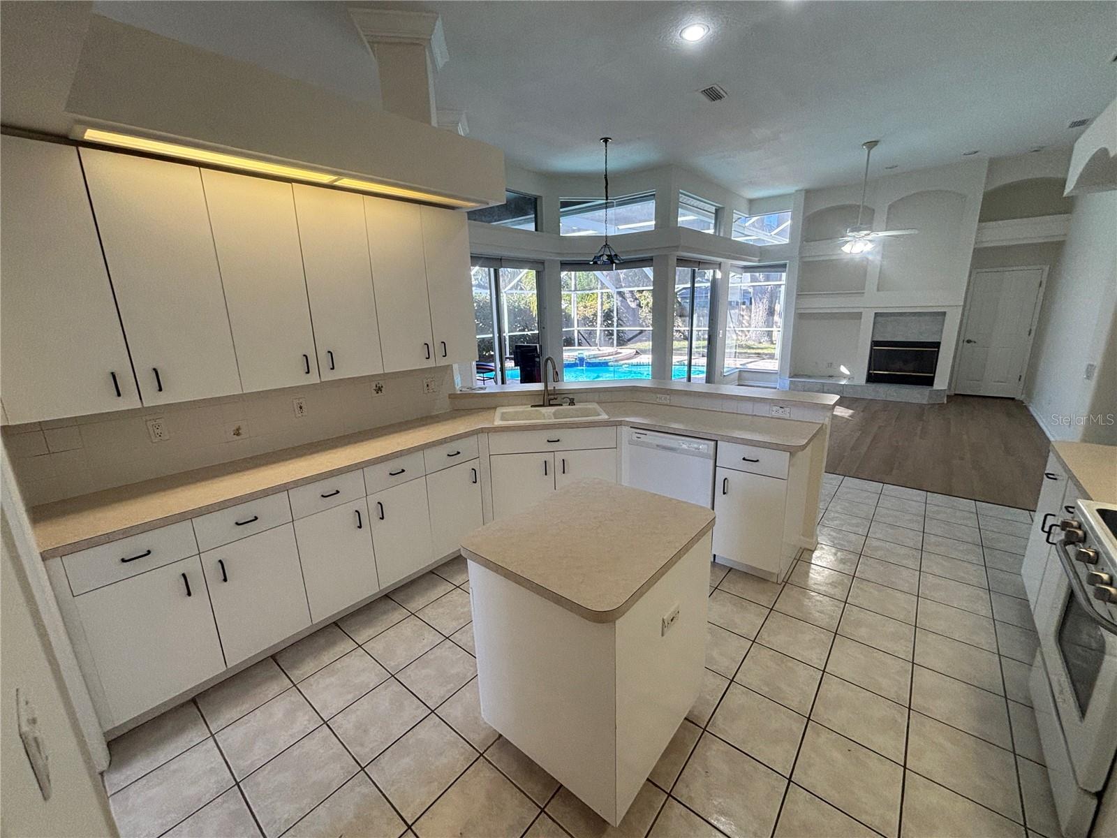 RESERVE AT LAKE TARPON THE - Residential Lease