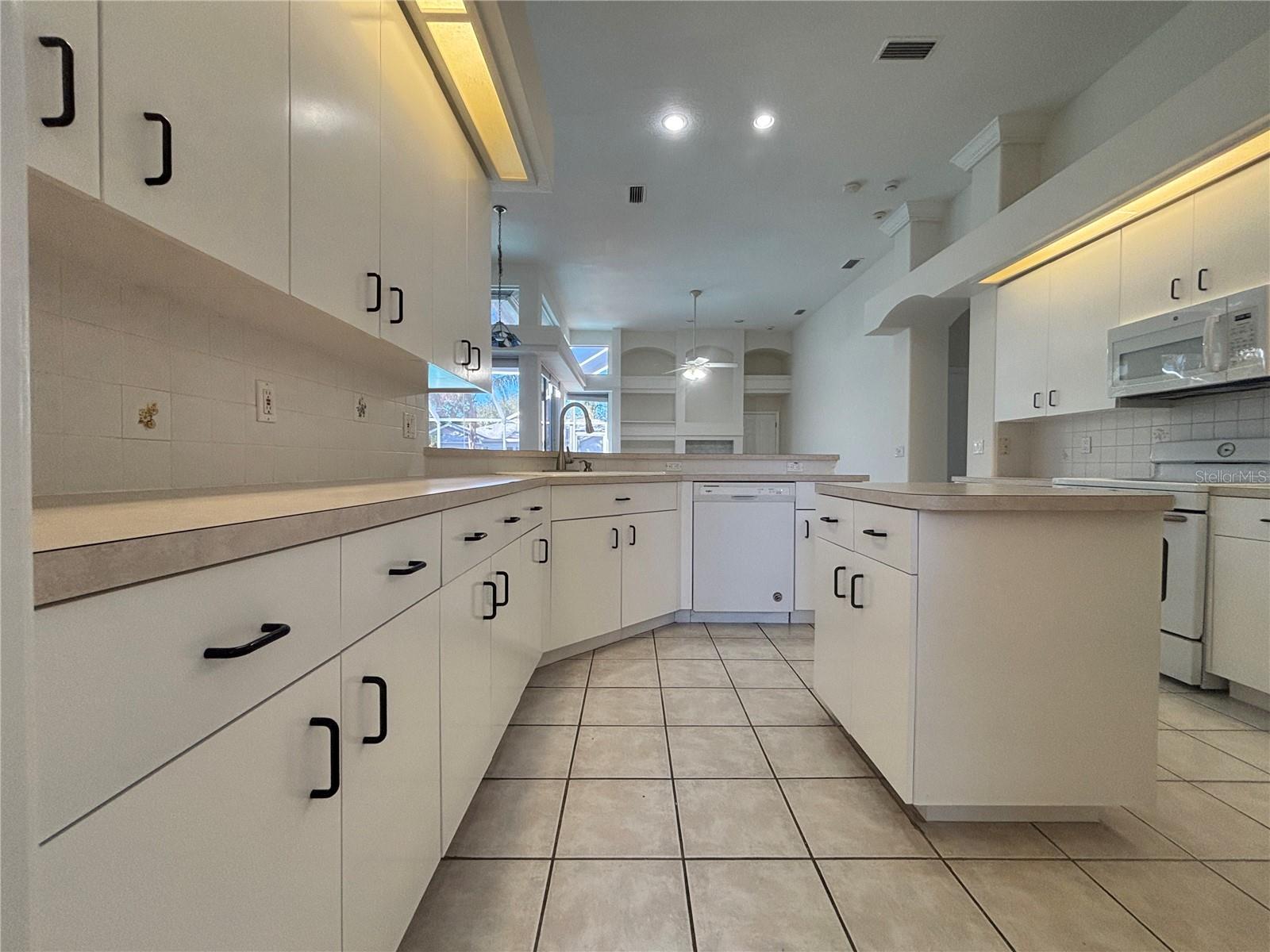 RESERVE AT LAKE TARPON THE - Residential Lease