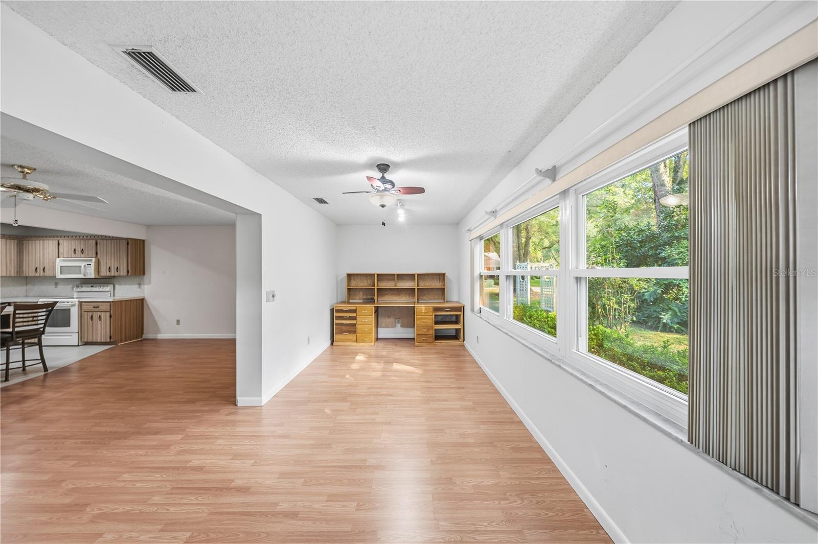 CIRCLE SQUARE WOODS Y - Residential