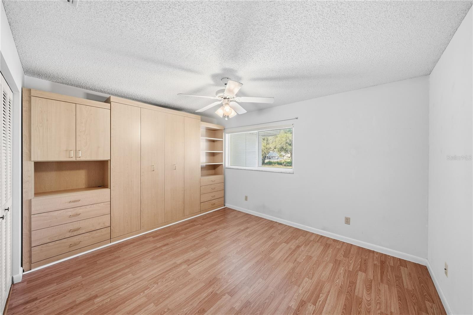 CIRCLE SQUARE WOODS Y - Residential