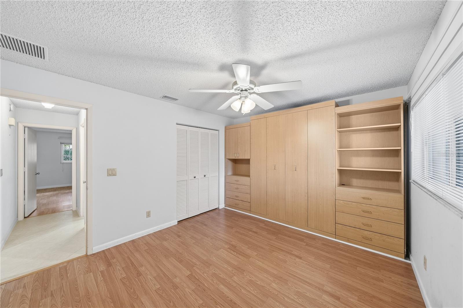 CIRCLE SQUARE WOODS Y - Residential