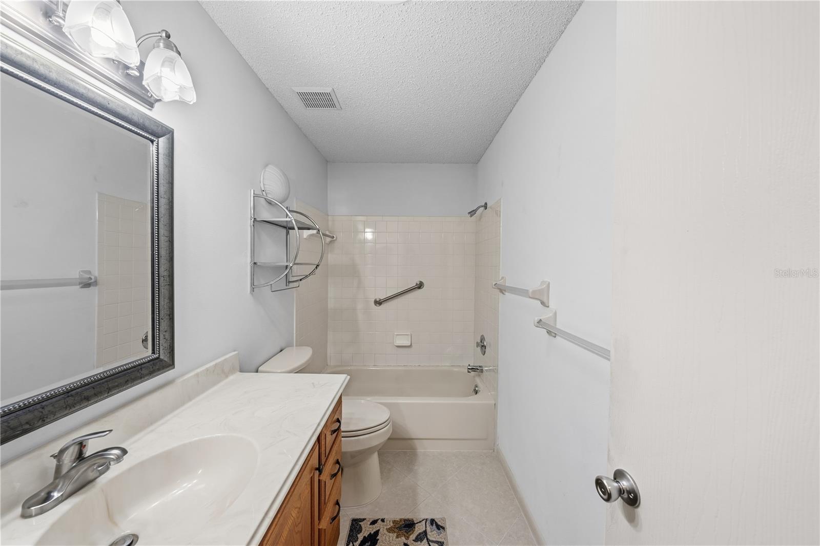 CIRCLE SQUARE WOODS Y - Residential