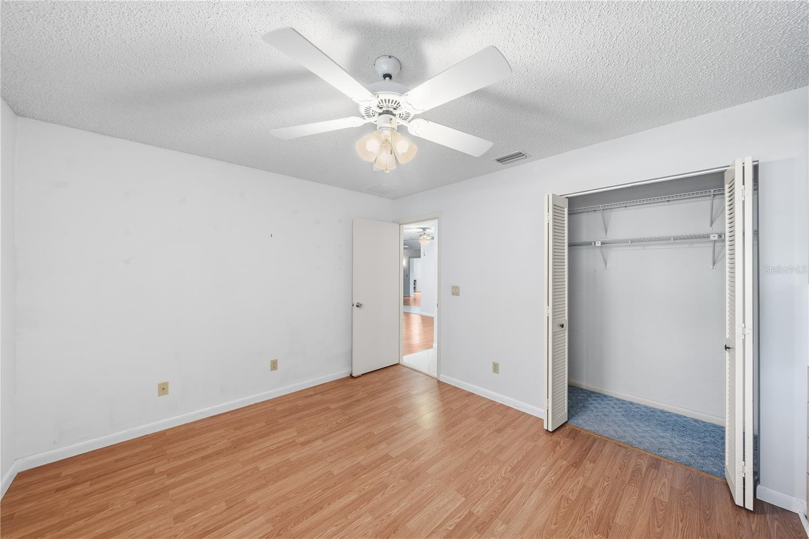 CIRCLE SQUARE WOODS Y - Residential