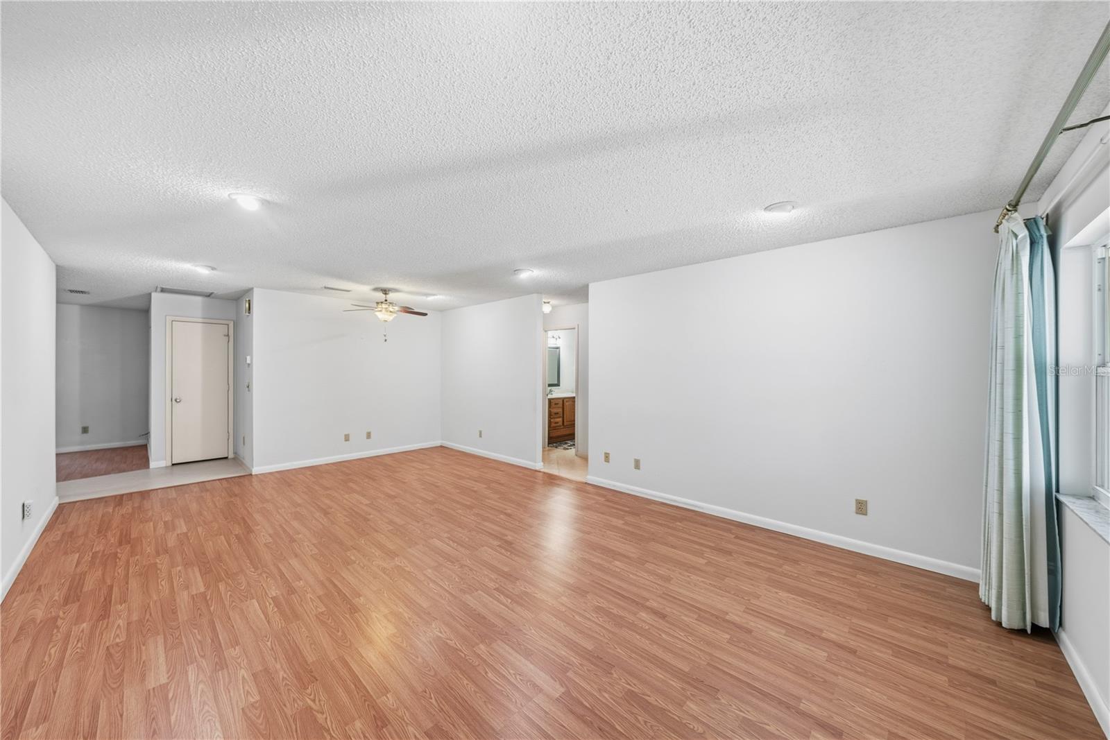 CIRCLE SQUARE WOODS Y - Residential