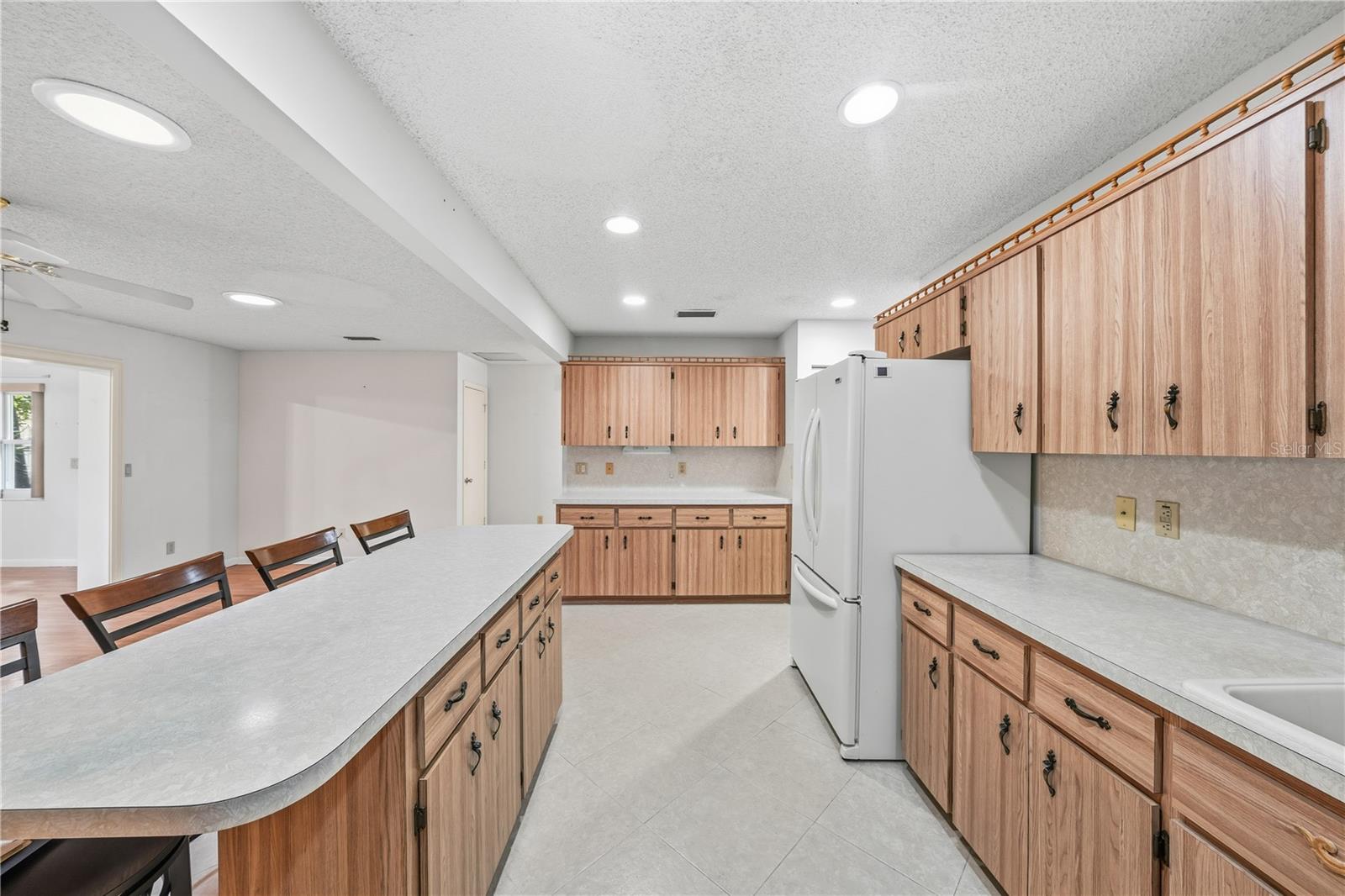 CIRCLE SQUARE WOODS Y - Residential