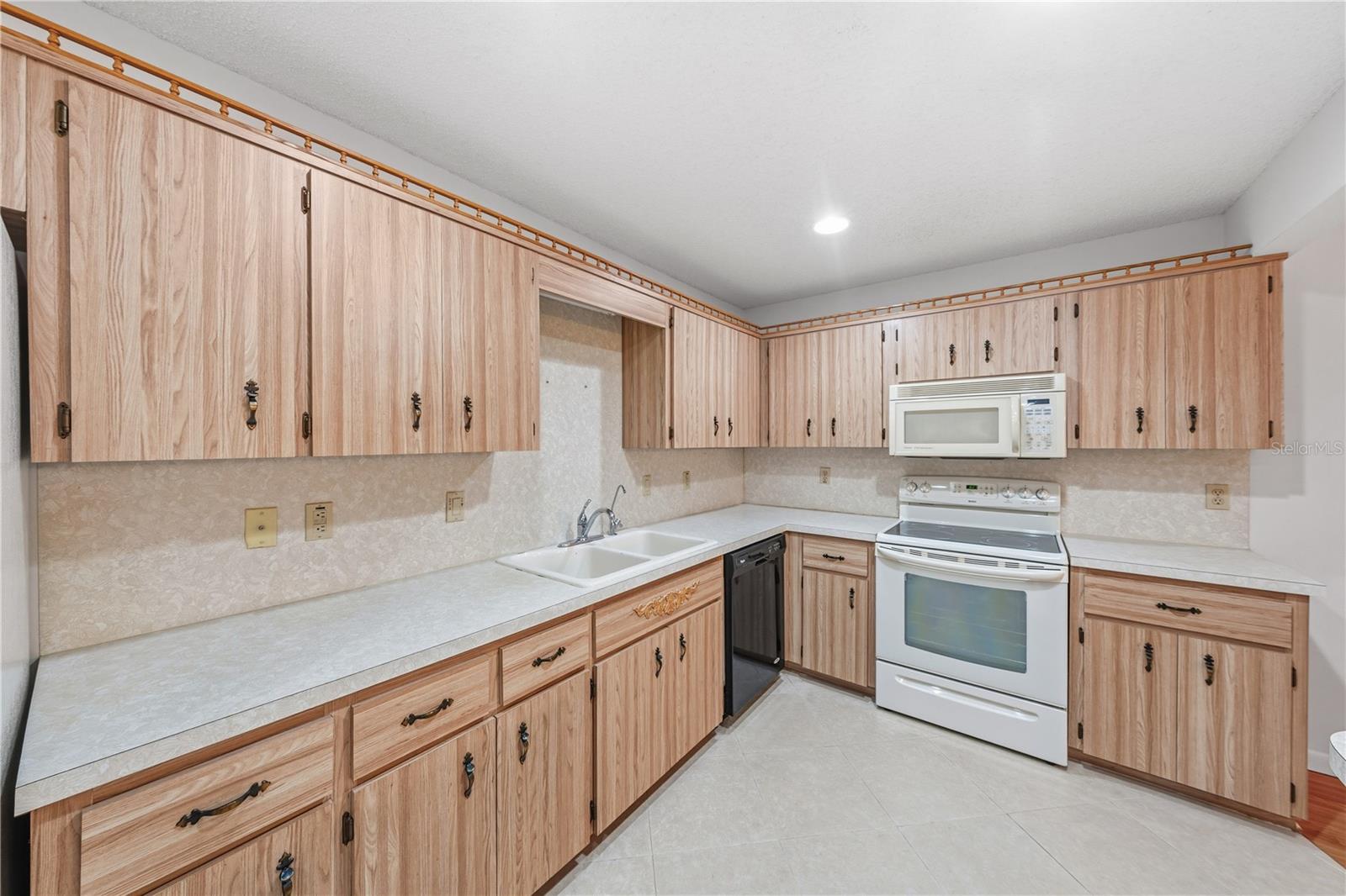 CIRCLE SQUARE WOODS Y - Residential